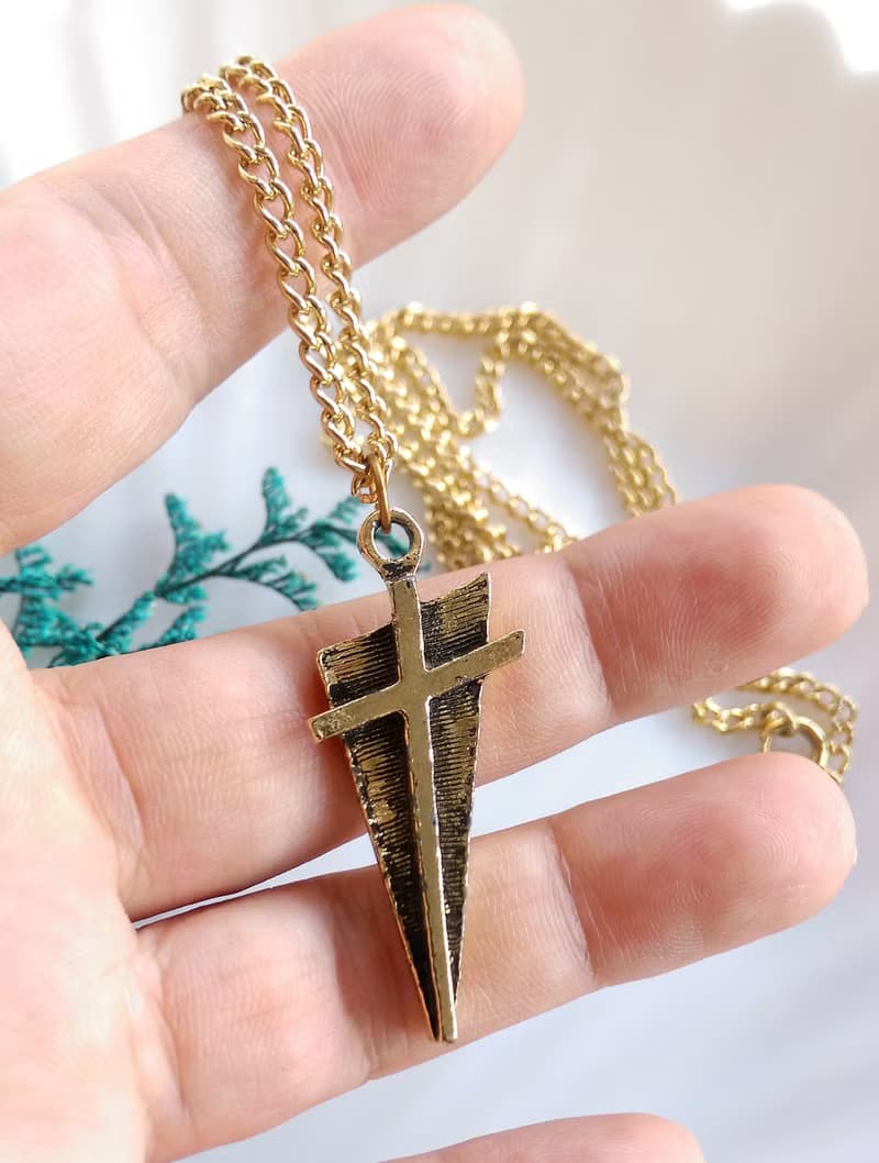 【西洋古董飾品 】簡約 十字架 金屬鍍金 倒三角 項鍊