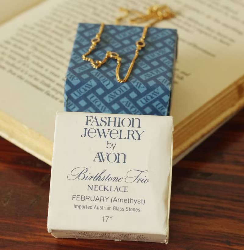 -老又好古董珠寶 金色二月生日石圓形萊茵石項鍊1980 Avon N417