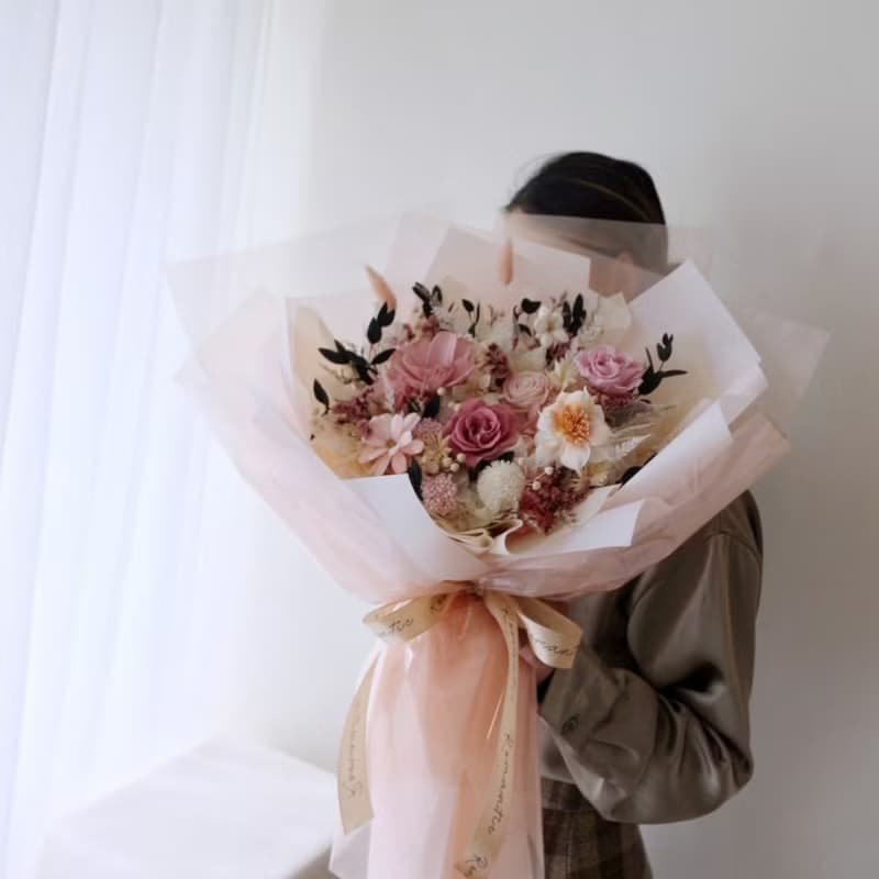 草莓香檳 永生玫瑰花束 / 七夕花束 情人節禮物 求婚花束 畢業花