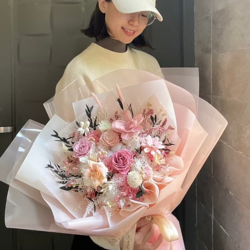 草莓香檳 永生玫瑰花束 / 七夕花束 情人節禮物 求婚花束 畢業花