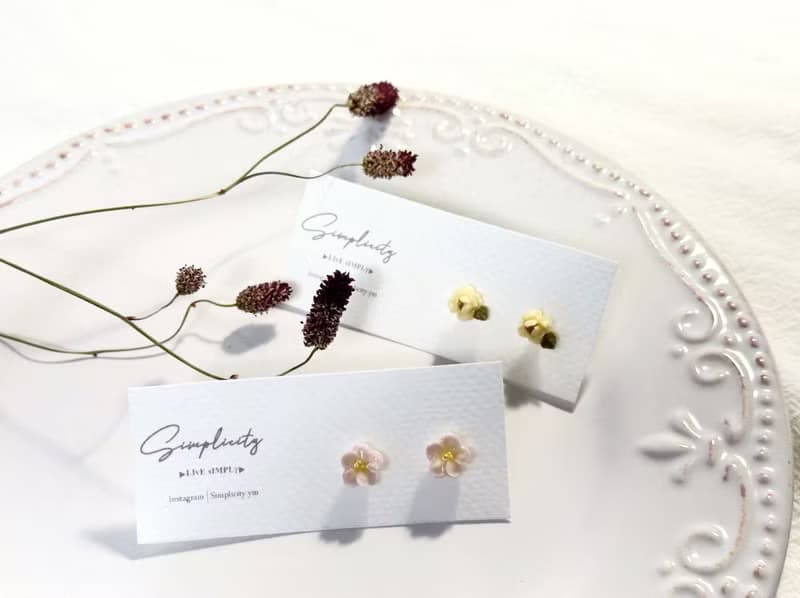 Simplicity | 黏土 粉色小花耳環