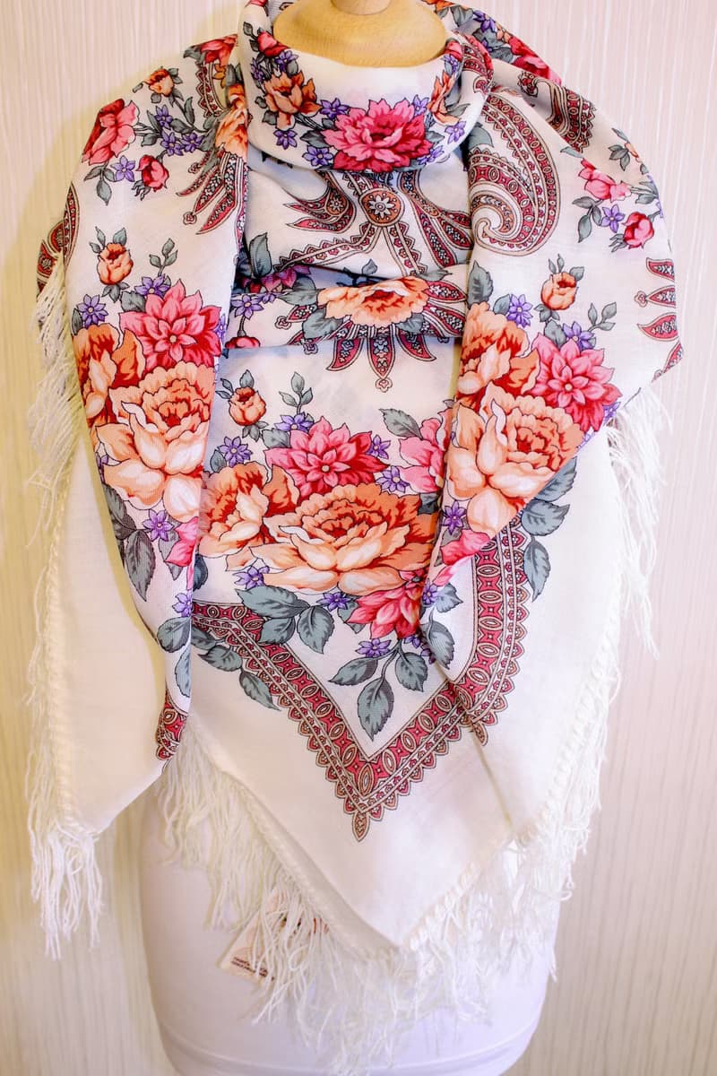 Pavlovo Posad Russian Shawl 100% Wool Scarf 125 cm, Wrap Woolen Fringe 1551-0
