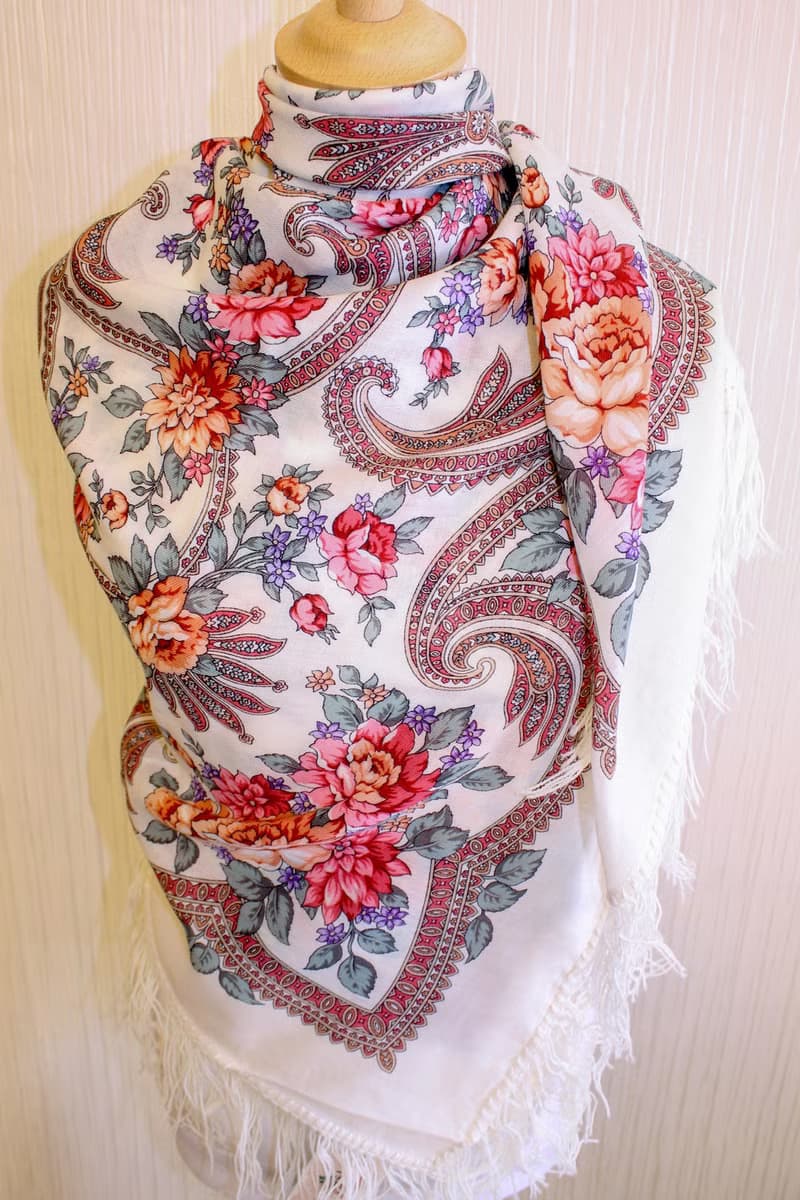 Pavlovo Posad Russian Shawl 100% Wool Scarf 125 cm, Wrap Woolen Fringe 1551-0