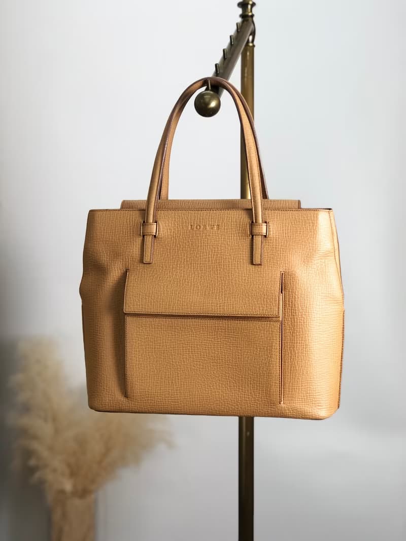 【 日本直送　名牌中古包 】LOEWE ロエベ ハンドバッグ キャメル ロゴ レザー 型押し vintage ヴィンテージ オールド smfwpe