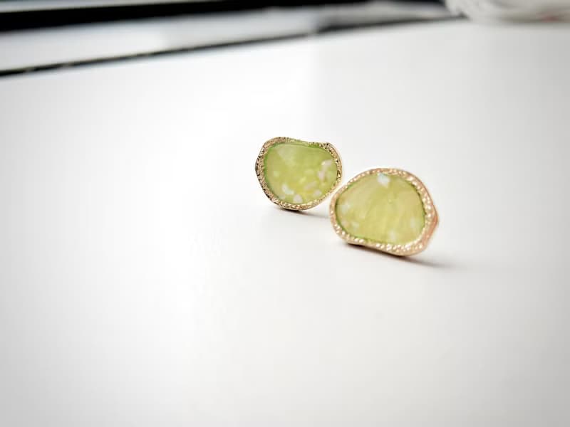 碧玉之湖 耳環 耳飾 飾品 銀 S925 金 日系 氣質 不規則 綠色