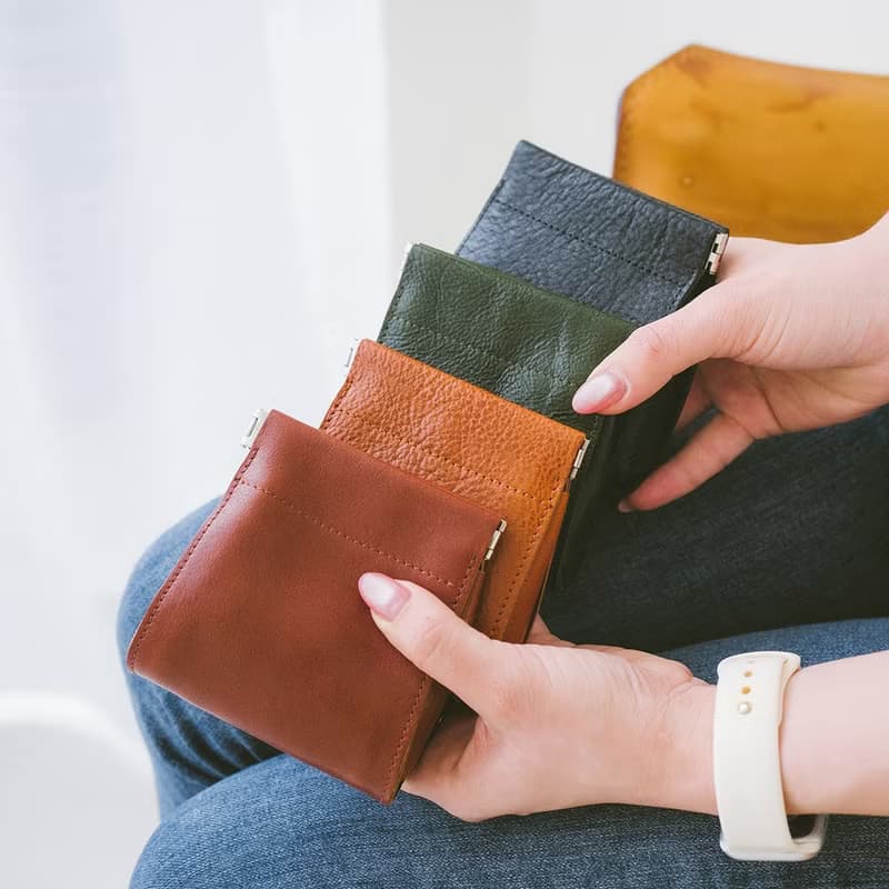 真皮扣環彈片收納袋 X0103 黑/紅棕V/黃棕V/綠V