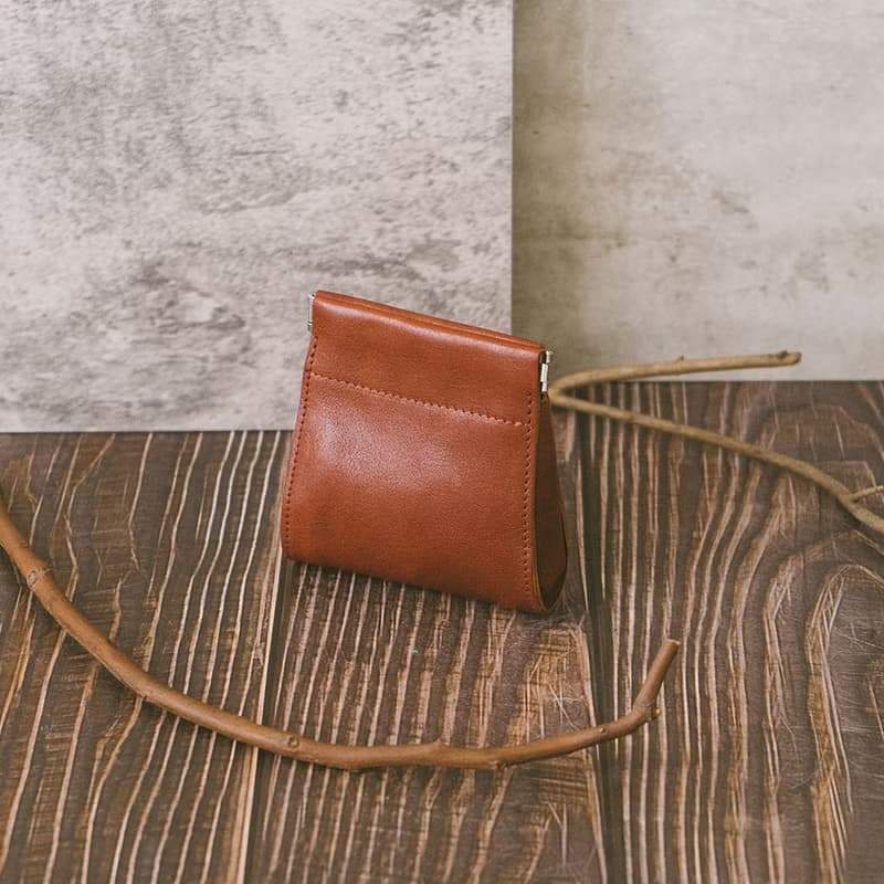 真皮扣環彈片收納袋 X0103 黑/紅棕V/黃棕V/綠V