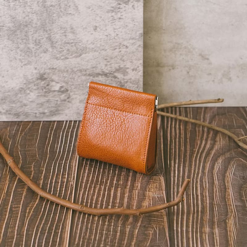 真皮扣環彈片收納袋 X0103 黑/紅棕V/黃棕V/綠V