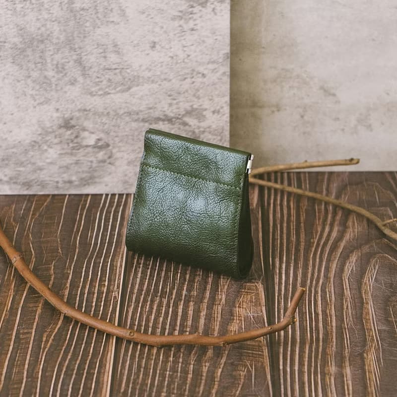 真皮扣環彈片收納袋 X0103 黑/紅棕V/黃棕V/綠V