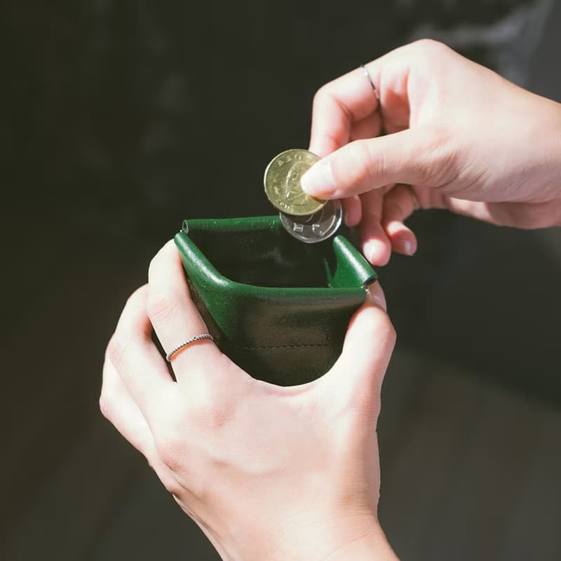 真皮扣環彈片收納袋 X0103 黑/黃棕V/紅棕V/綠V