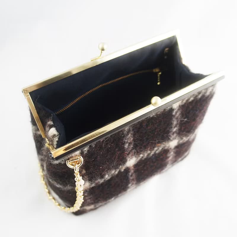 【經典時尚】巧克力毛呢黑檀木口金包