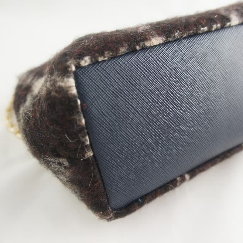 【經典時尚】巧克力毛呢黑檀木口金包