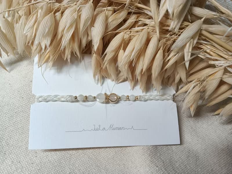 歲月的彼方 | 月光石 貝殼珠 水晶編織手環