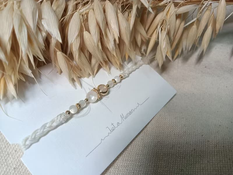 歲月的彼方 | 月光石 貝殼珠 水晶編織手環