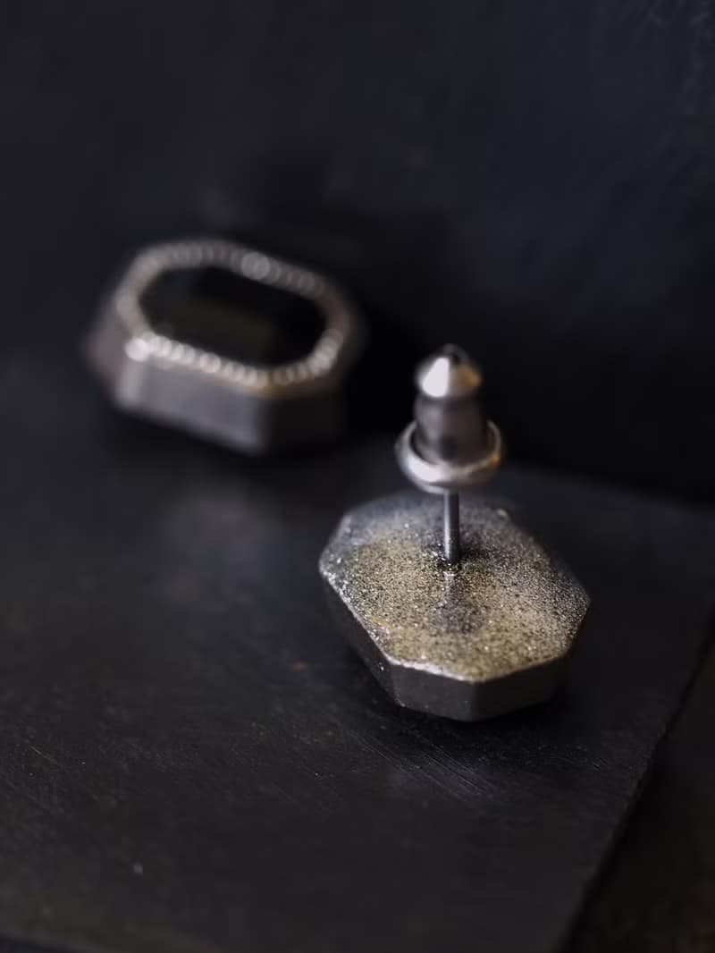 限量－鈕扣系列－八角切面耳環 黑