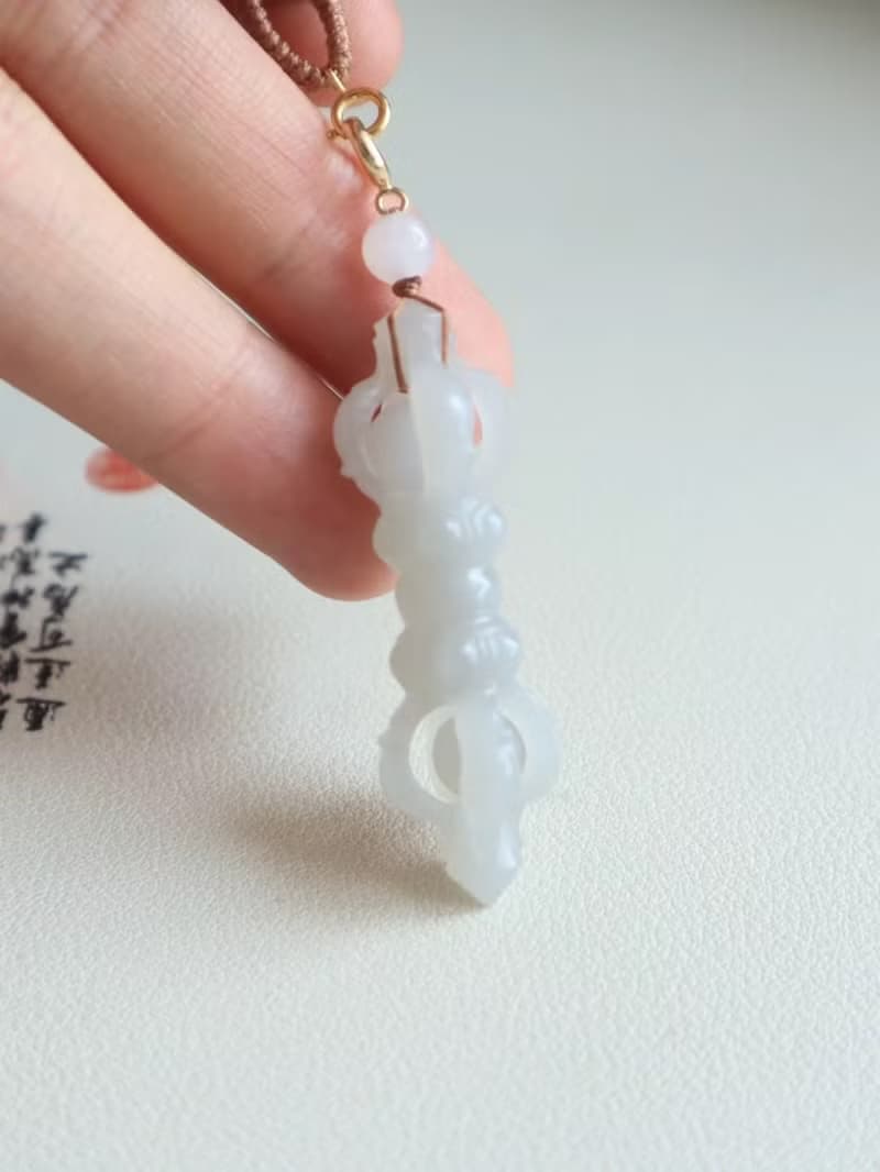 天然和田玉項鏈降魔杵金剛杵項鏈玉質油潤雕琢精美 闢邪保平安