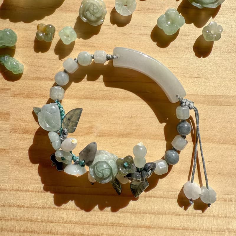 手工編織翡翠手鍊 — 霧中玫瑰與葉影