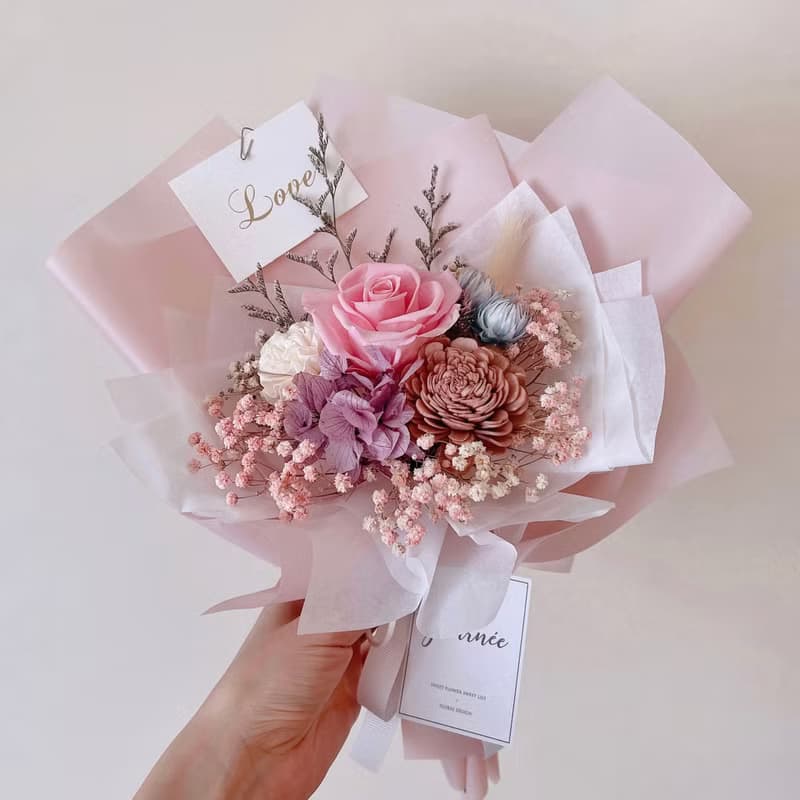 Journee浪漫芭蕾粉永生玫瑰滿天星乾燥花束 情人節求婚生日