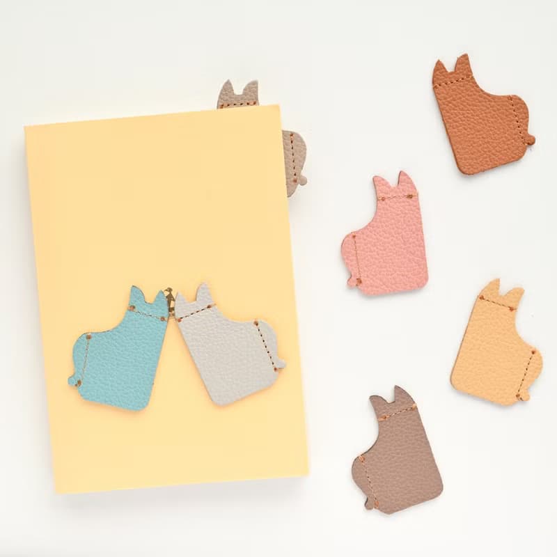 ブックマーカー カラフル猫 2個セット 【 シュリンクレザー 】 しおり 本 くすみカラー 本革 ねこ アニマル プチギフト 父の日 GS05K