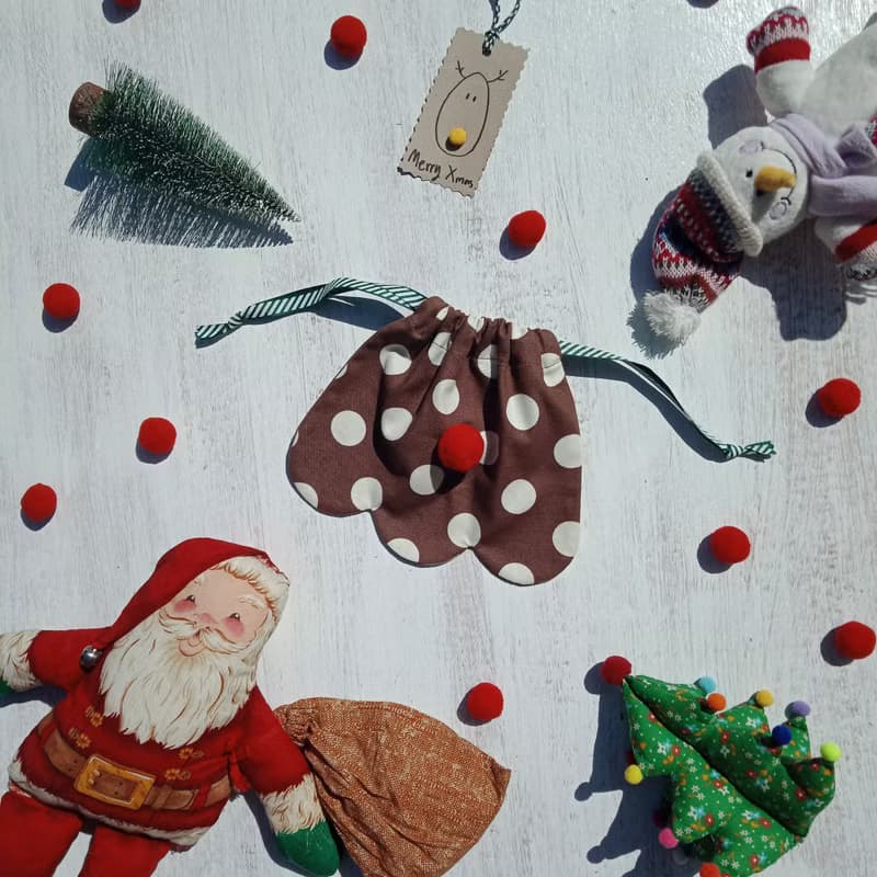 Christmas drawstring bag with pom pom