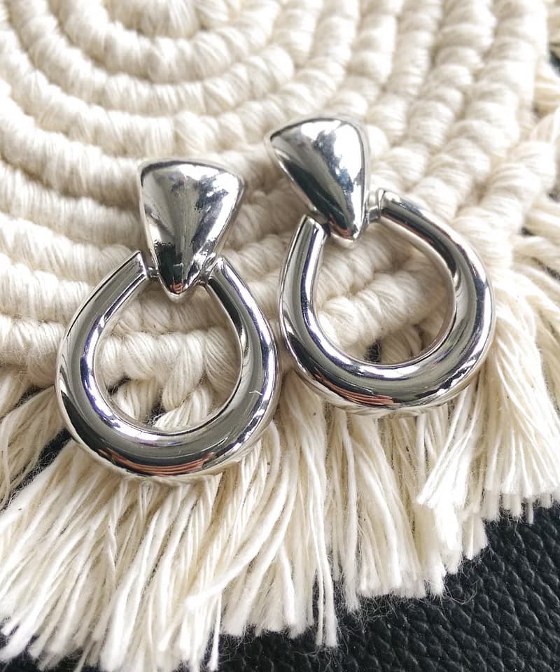 Vintage Jewelry 西洋古董飾品  MONET 經典門環 銀色調 針式耳環
