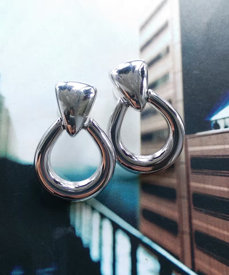 Vintage Jewelry 西洋古董飾品  MONET 經典門環 銀色調 針式耳環