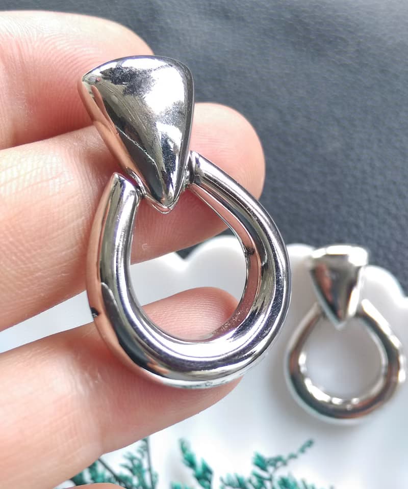Vintage Jewelry 西洋古董飾品  MONET 經典門環 銀色調 針式耳環