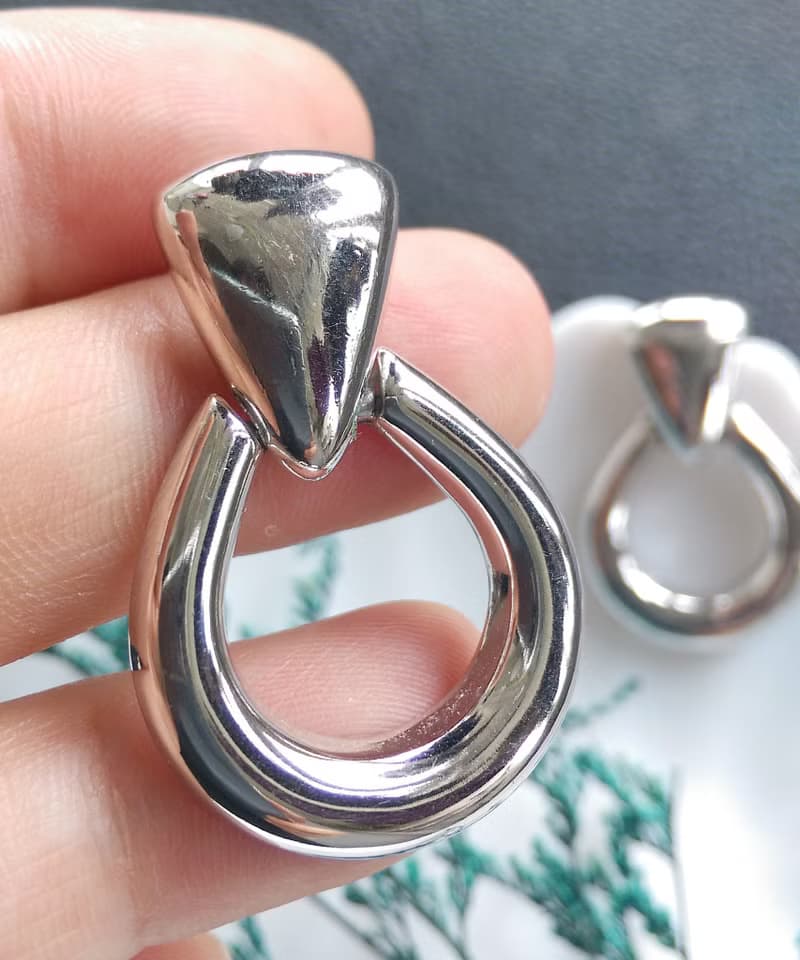 Vintage Jewelry 西洋古董飾品  MONET 經典門環 銀色調 針式耳環