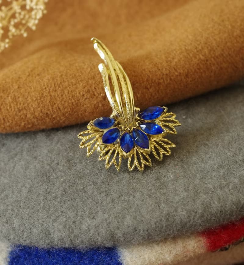 老又好古董珠寶 金色花束藍色馬眼萊茵石別針胸針 B1497