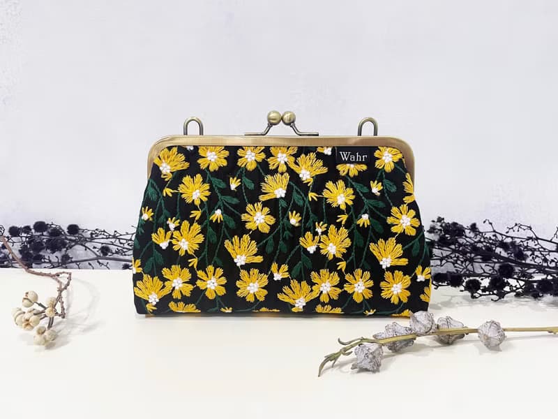 立體刺繡黑黃花 口金包 手拿包 側背包 肩背包 隨身包 化妝包