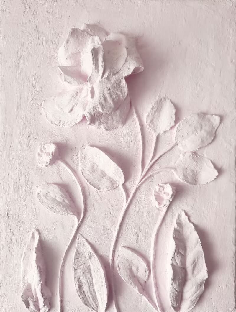 帶金塵的玫瑰雕塑 牆壁雕塑藝術 3d 花 淺粉色淺浮雕 植物裝飾 石