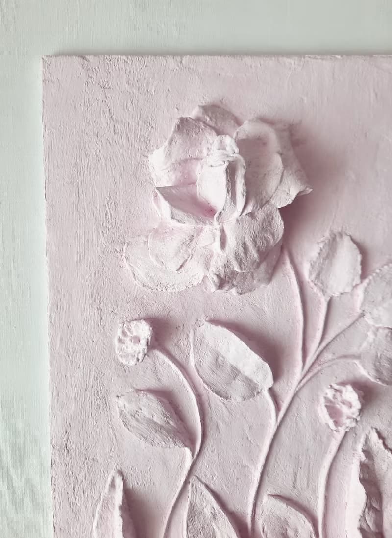 帶金塵的玫瑰雕塑 牆壁雕塑藝術 3d 花 淺粉色淺浮雕 植物裝飾 石