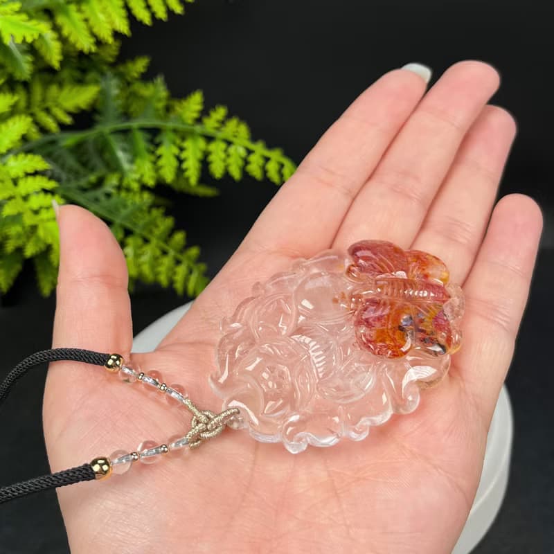冰透巴西紅膠花水晶吊墜 立體手雕九尾狐俏色蝴蝶項鏈 柔和包容心