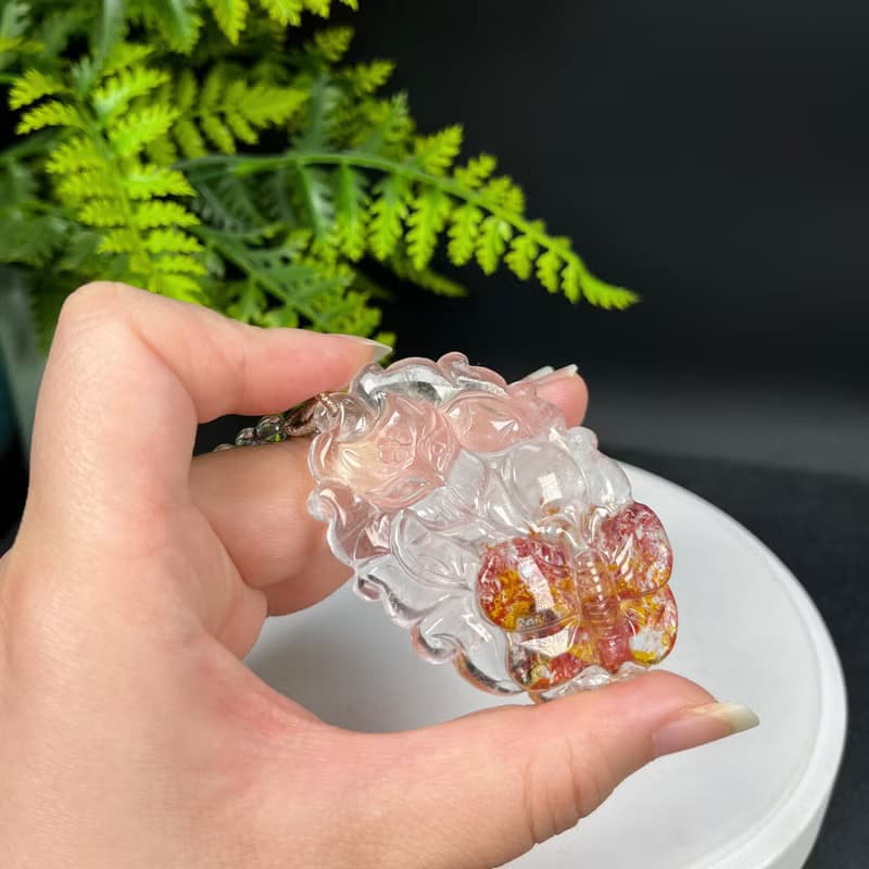 冰透巴西紅膠花水晶吊墜 立體手雕九尾狐俏色蝴蝶項鏈 柔和包容心