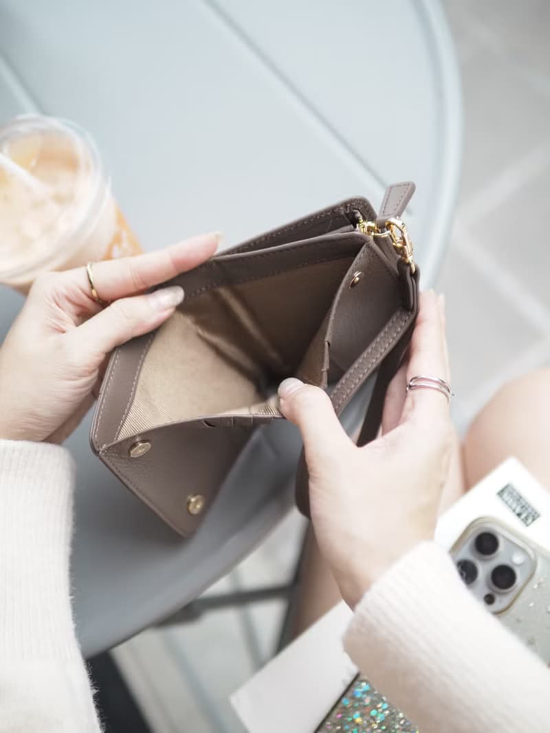 Anna (Clay): Mini / short wallet, cow leather, Bifold Zipper, Brown-grey