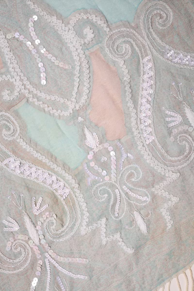 【精品禮盒】釘珠喀什米爾水煮羊毛刺繡圍巾披肩拼透紗粉嫩漸層色