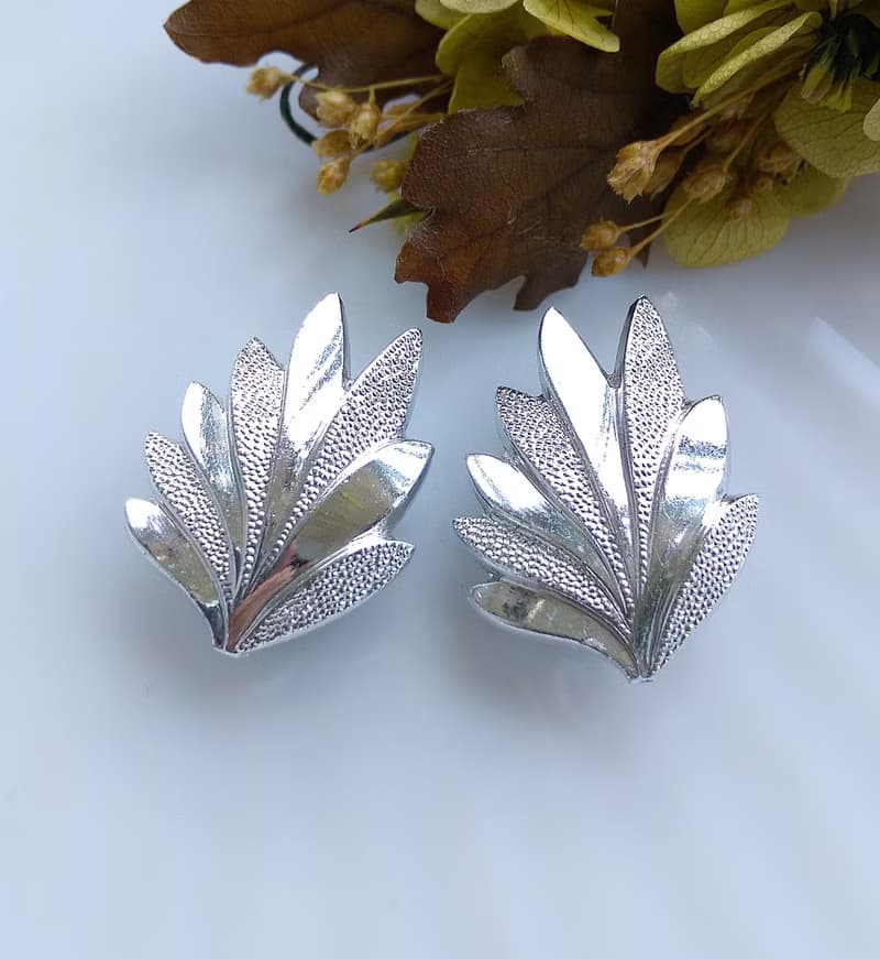 Vintage Jewelry 西洋古董飾品 銀色調 細葉 夾式耳環