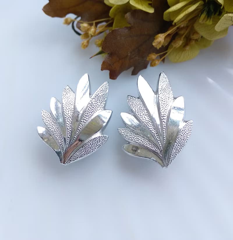 Vintage Jewelry 西洋古董飾品 銀色調 細葉 夾式耳環