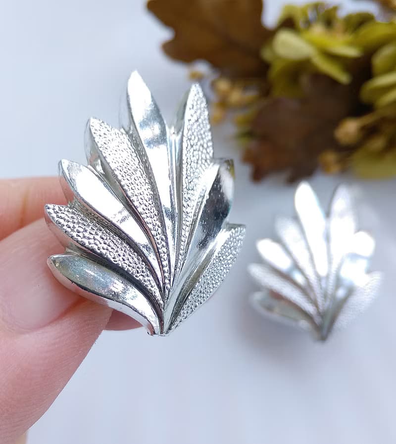 Vintage Jewelry 西洋古董飾品 銀色調 細葉 夾式耳環