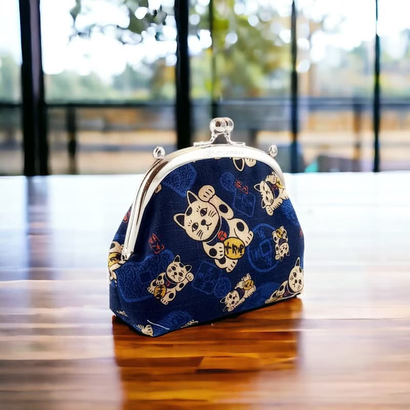 艾拉蔓手工圓框口金小廢包-深藍招財貓