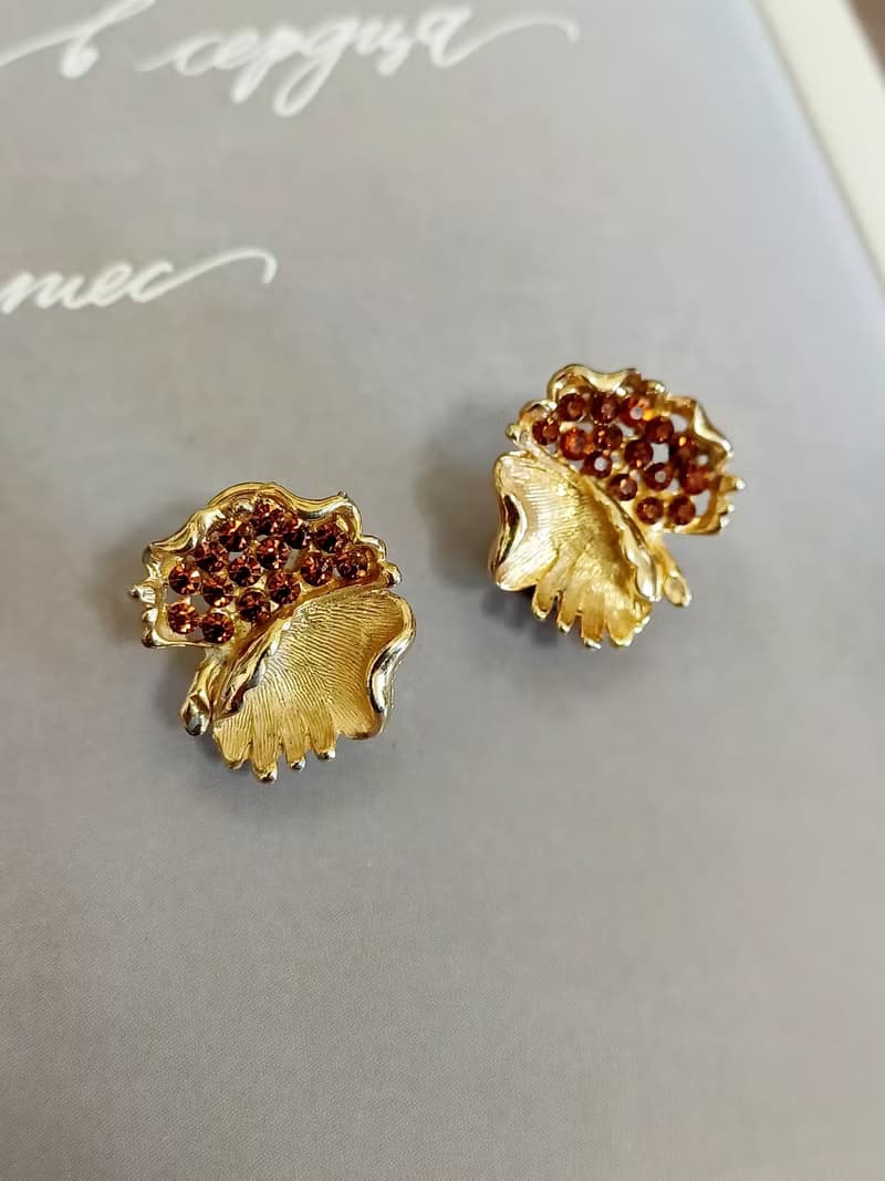 vintage jewelry  BSK 金色荷葉萊茵 夾式耳環
