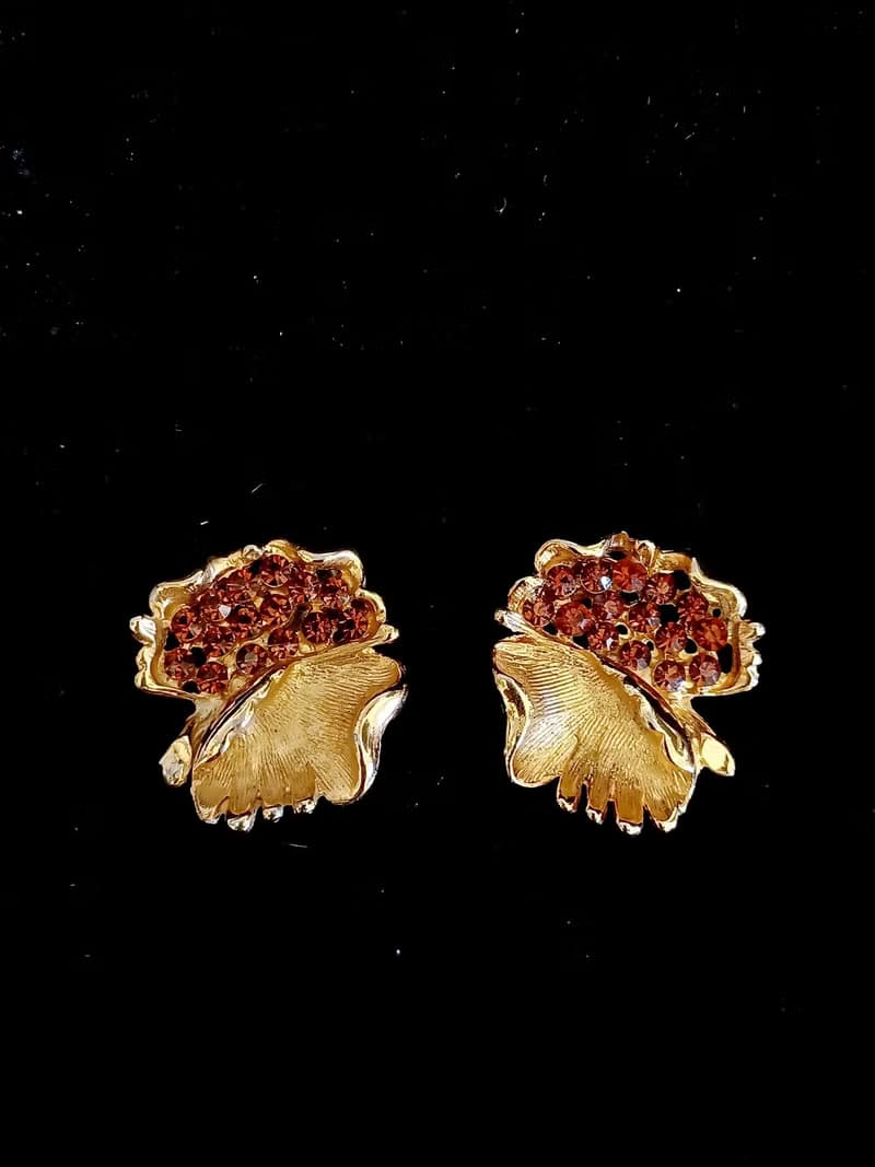 vintage jewelry  BSK 金色荷葉萊茵 夾式耳環