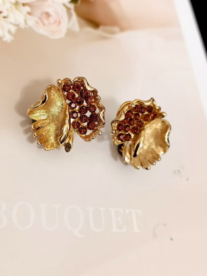 vintage jewelry  BSK 金色荷葉萊茵 夾式耳環
