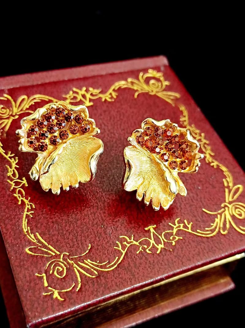 vintage jewelry  BSK 金色荷葉萊茵 夾式耳環