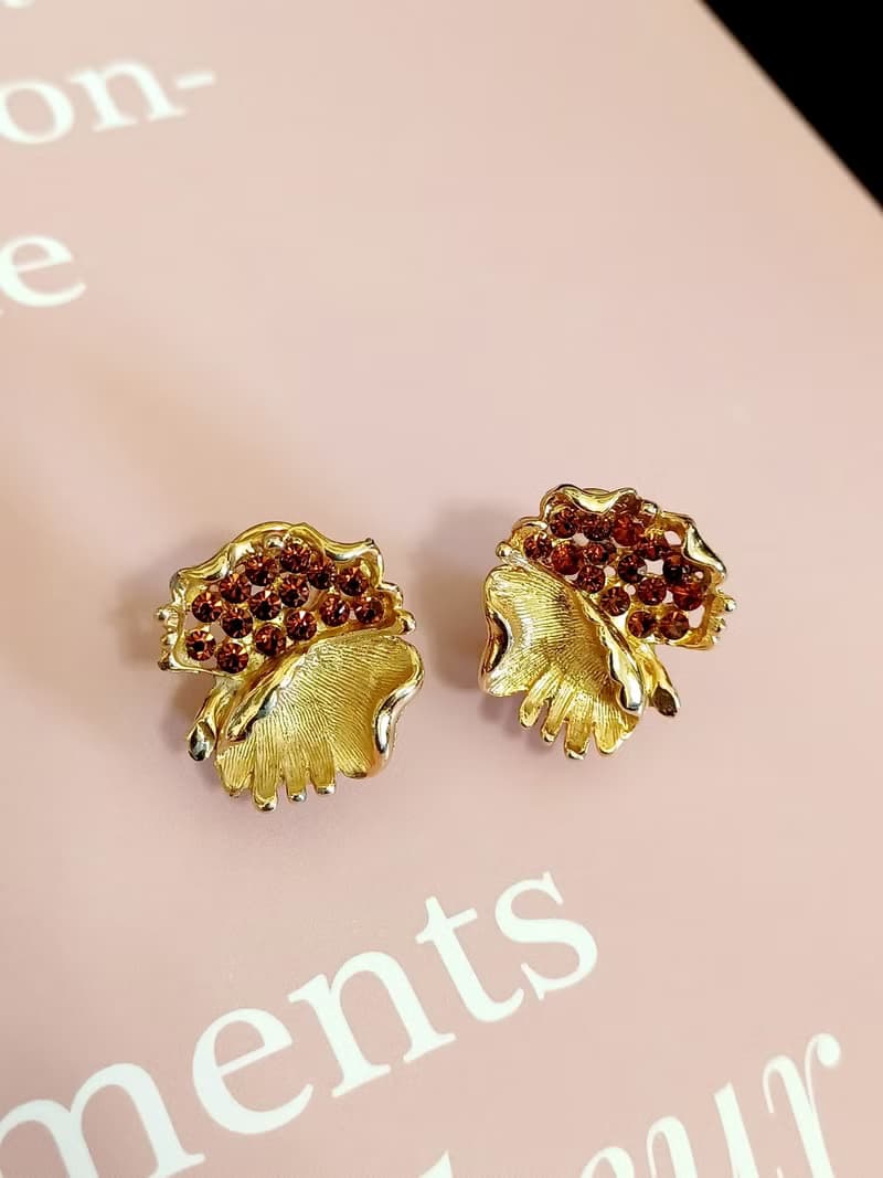 vintage jewelry  BSK 金色荷葉萊茵 夾式耳環