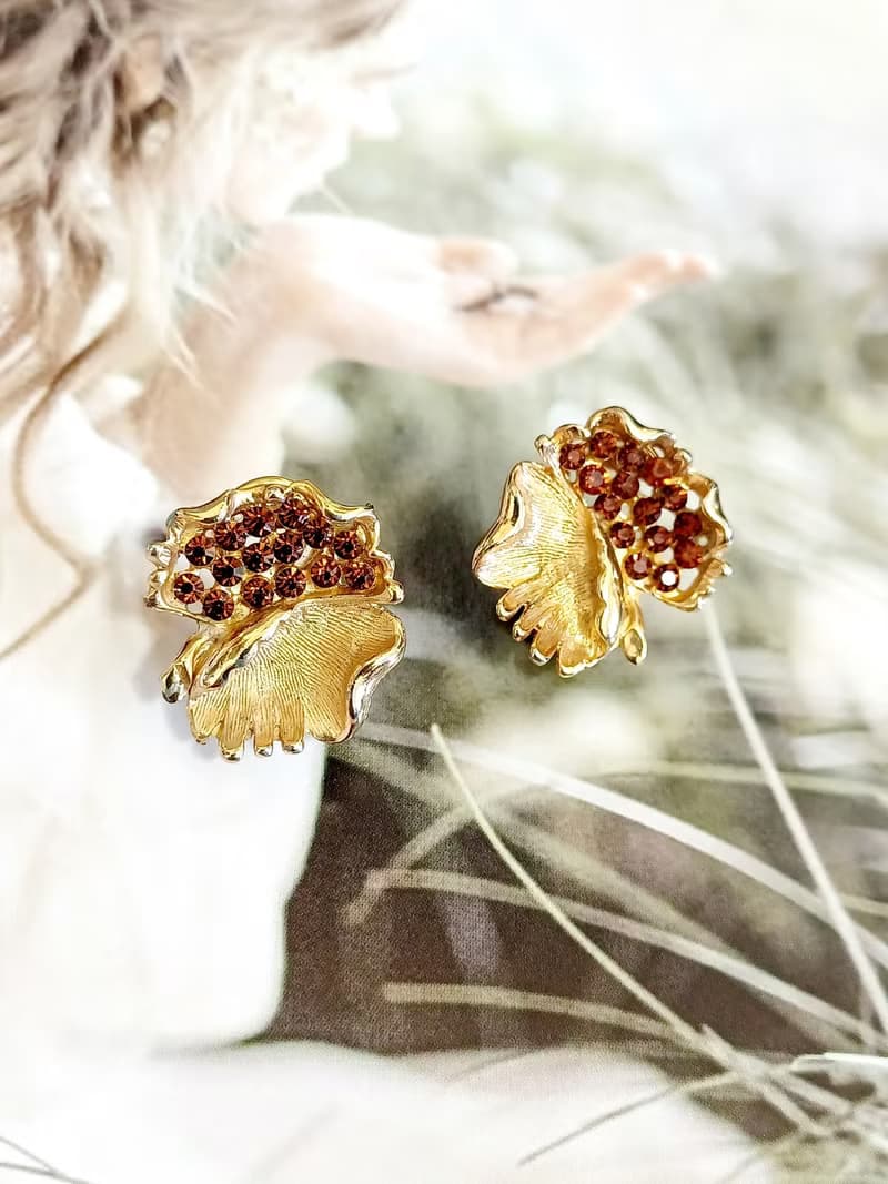vintage jewelry  BSK 金色荷葉萊茵 夾式耳環