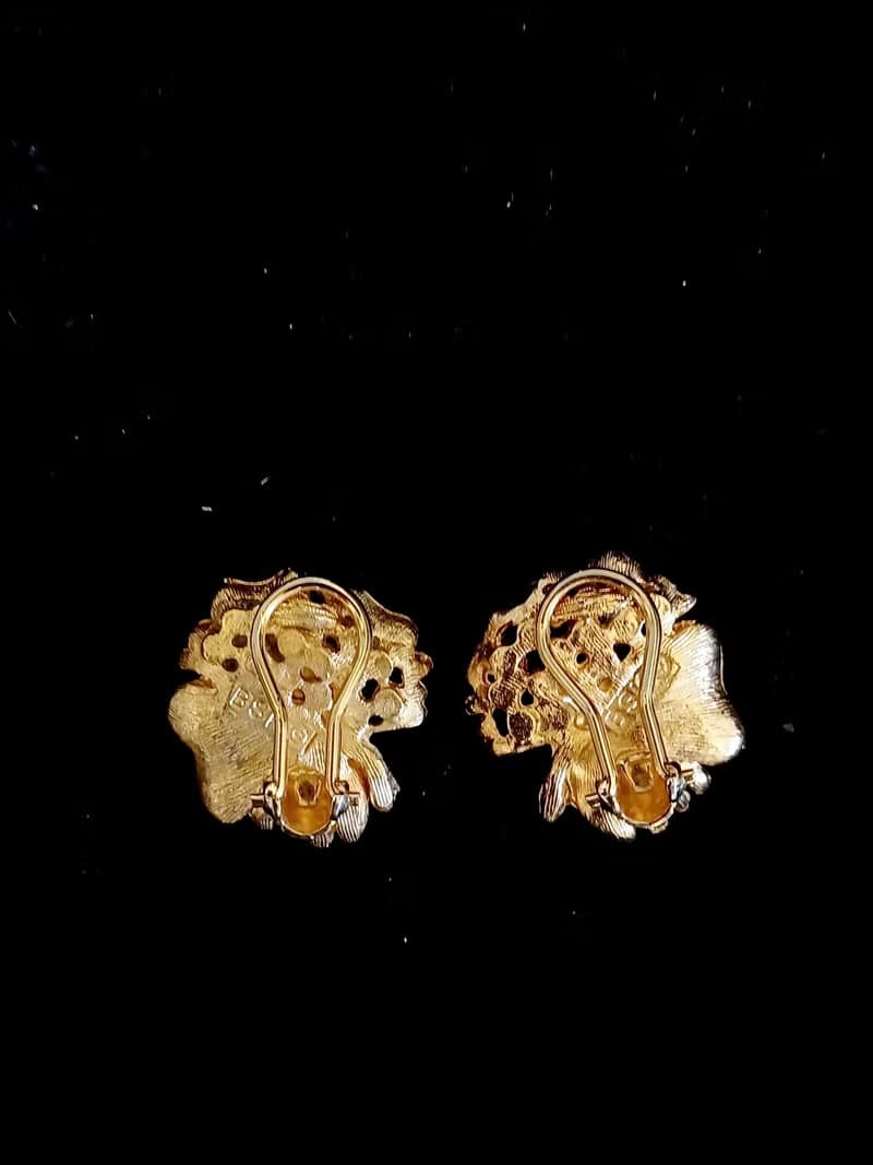 vintage jewelry  BSK 金色荷葉萊茵 夾式耳環