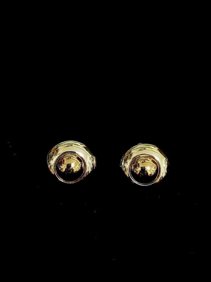 vintage jewelry  艷金色小凸圓盾型 夾式耳環