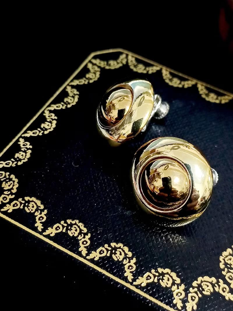 vintage jewelry  艷金色小凸圓盾型 夾式耳環