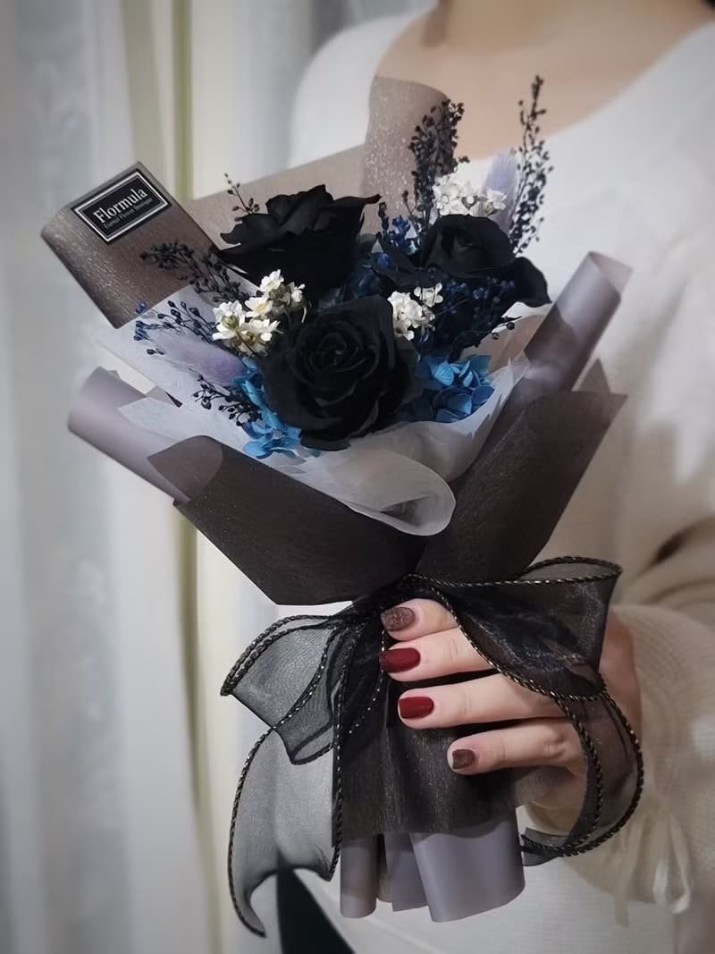 個性藍黑色系永生玫瑰花束